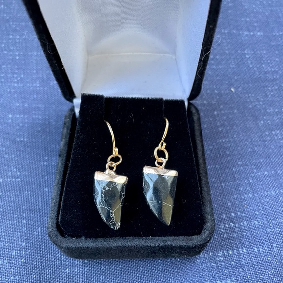 🌻NIB Black Marble Gold Dipped Faceted Gemstone Fang Earrings🌻 - Picture 4 of 12